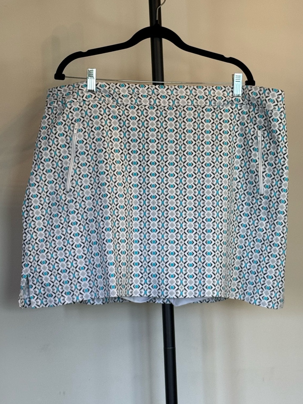 Ruby Rd. White and Blue Geometric A-Line Skort